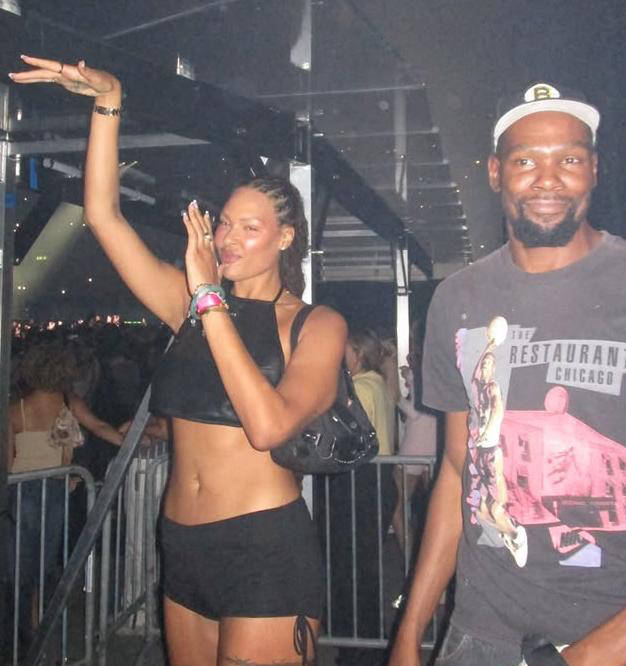 火箭训练：申京隔扣亚当斯，小史密斯双手暴扣