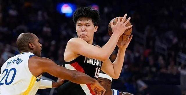NBA战报:勇士12-123翻盘开拓者!库里16+11