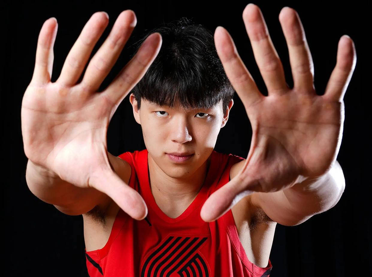 杨瀚森70分超越约基奇 成为NBA最佳新秀，引发球迷热议