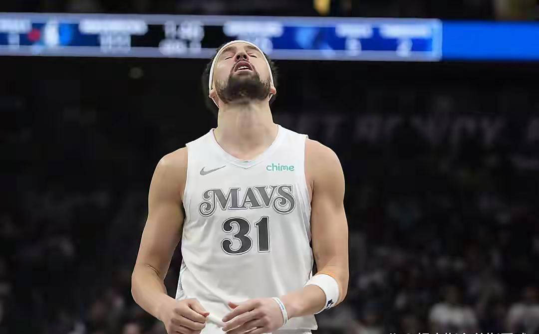 库里依旧辉煌，克莱面临挑战！季前赛揭示汤普森困境