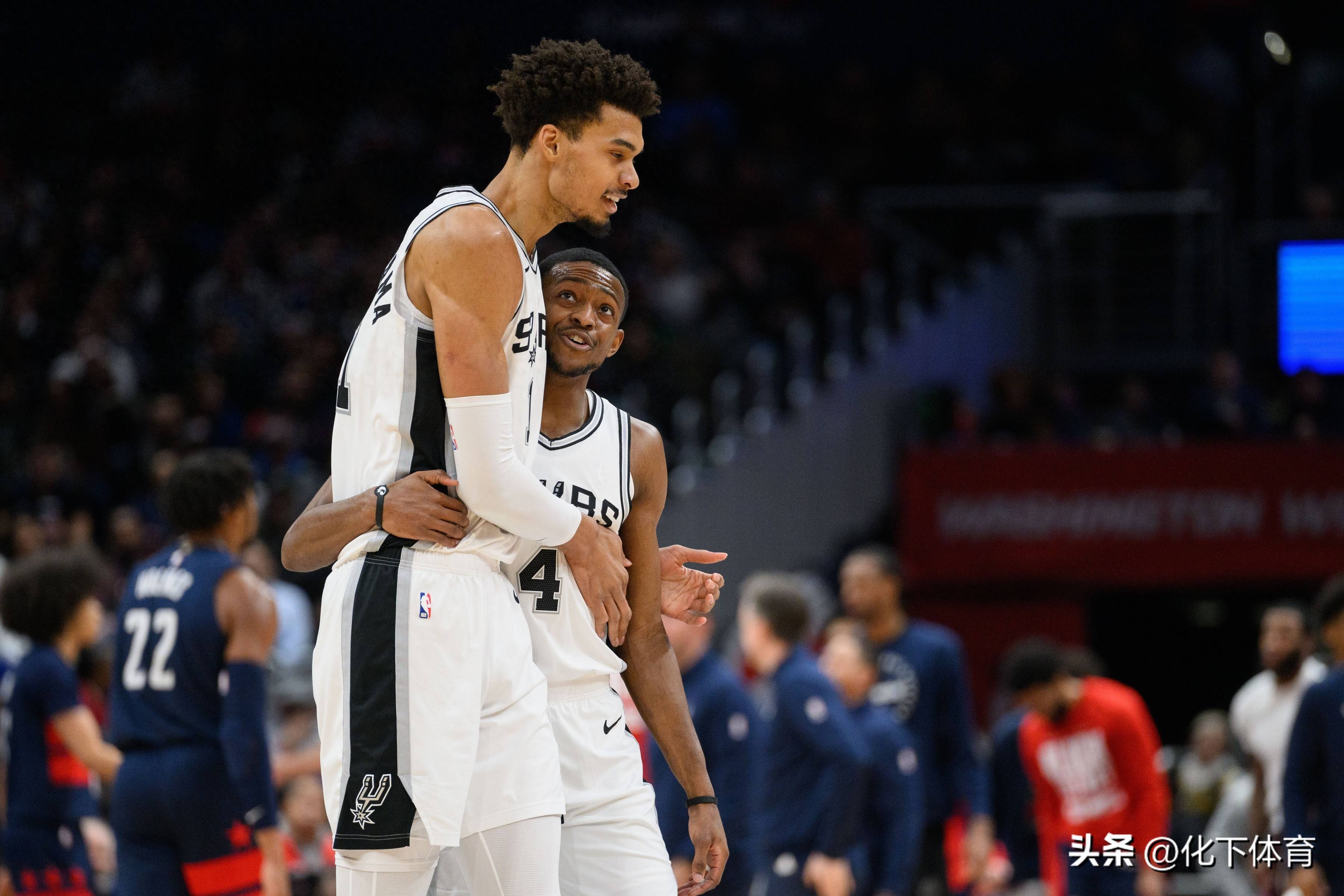 福克斯回归，马刺迎来最高+最快、盖帽王+抢断王的新“王炸”组合